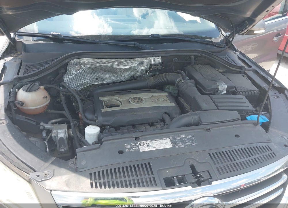 2011 VOLKSWAGEN TIGUAN SE VIN: WVGAV7AX4BW505769