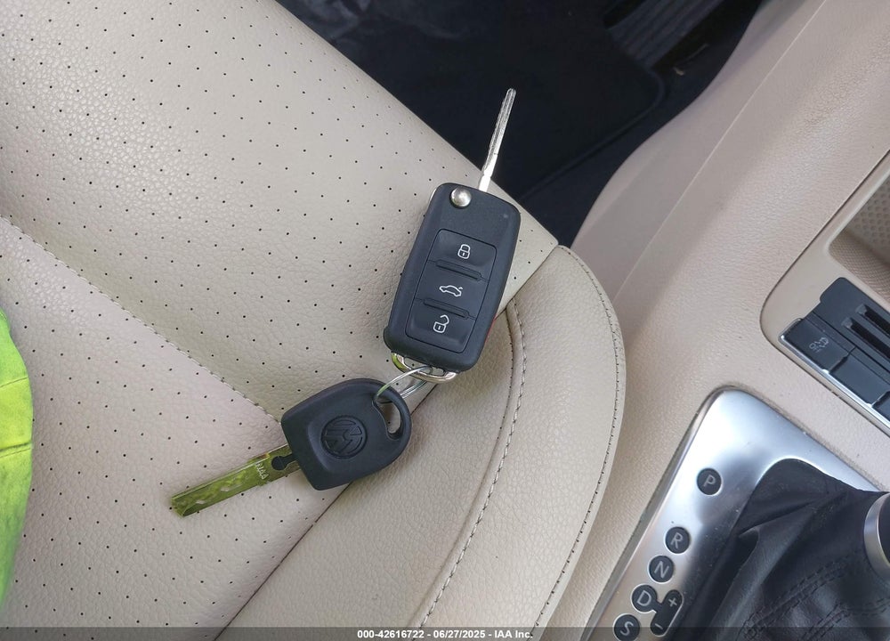 2011 VOLKSWAGEN TIGUAN SE VIN: WVGAV7AX4BW505769