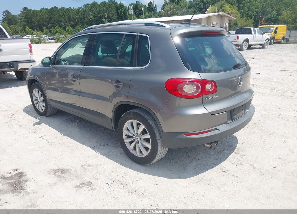 2011 VOLKSWAGEN TIGUAN SE VIN: WVGAV7AX4BW505769