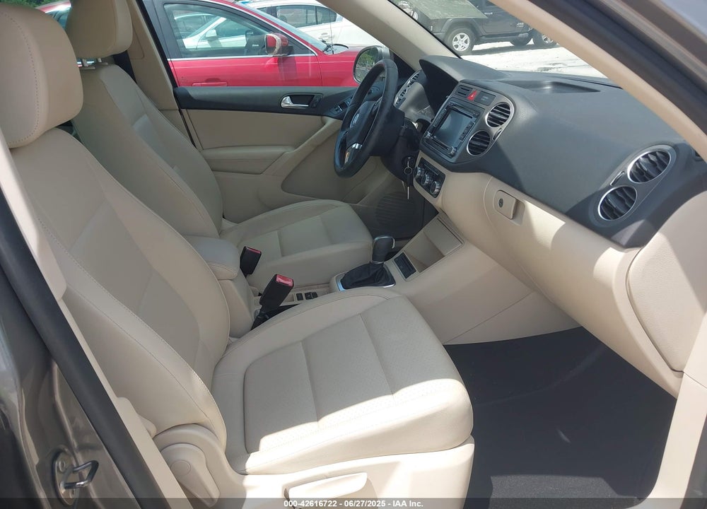 2011 VOLKSWAGEN TIGUAN SE VIN: WVGAV7AX4BW505769