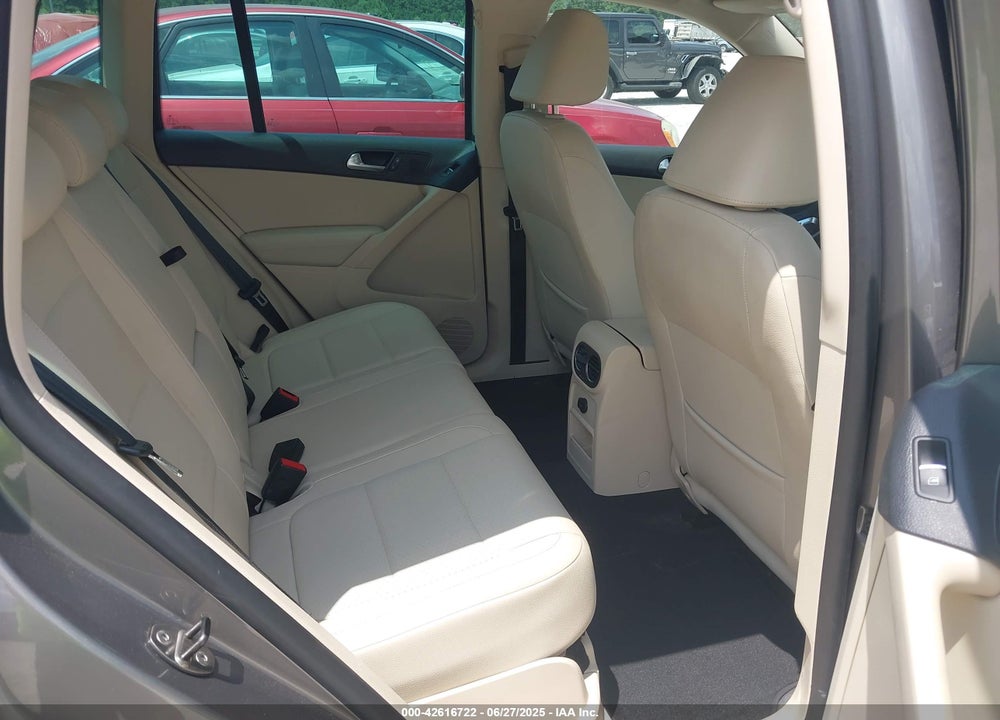 2011 VOLKSWAGEN TIGUAN SE VIN: WVGAV7AX4BW505769