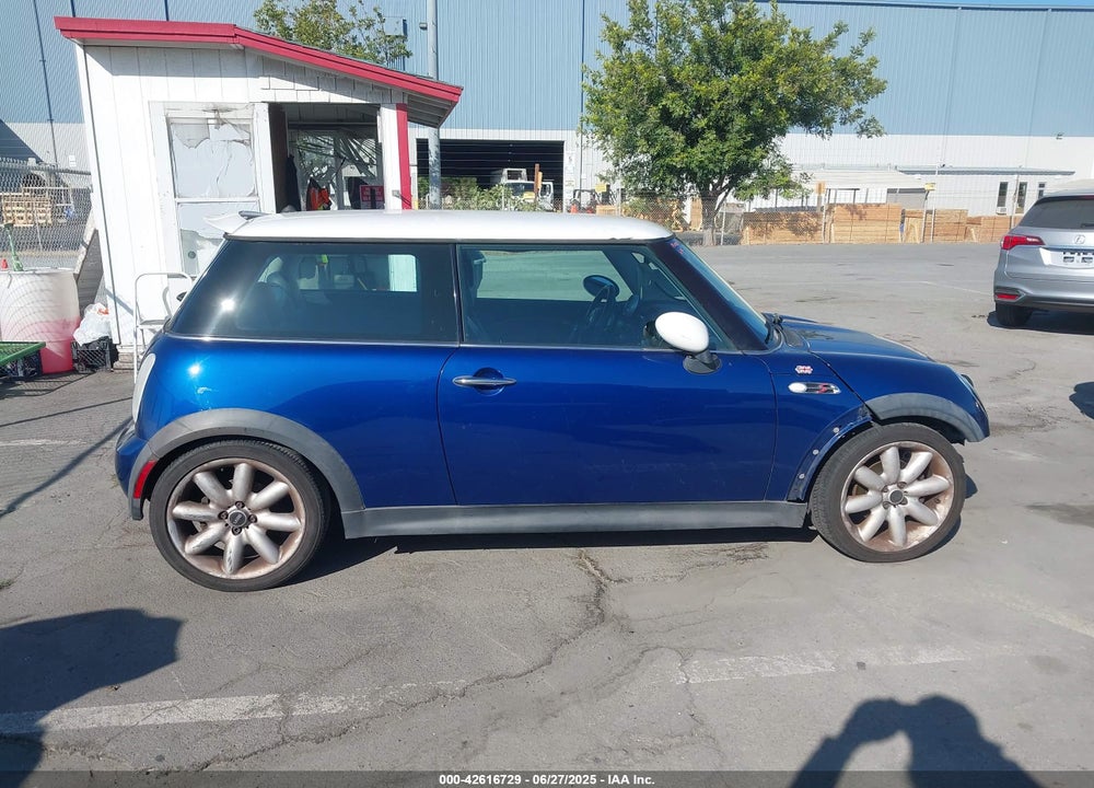 2003 MINI COOPER S VIN: WMWRE33423TD72967