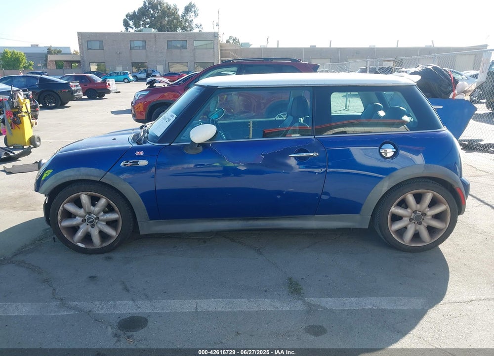 2003 MINI COOPER S VIN: WMWRE33423TD72967