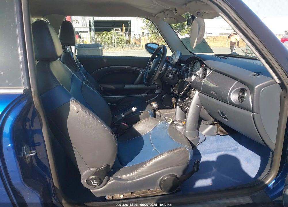 2003 MINI COOPER S VIN: WMWRE33423TD72967