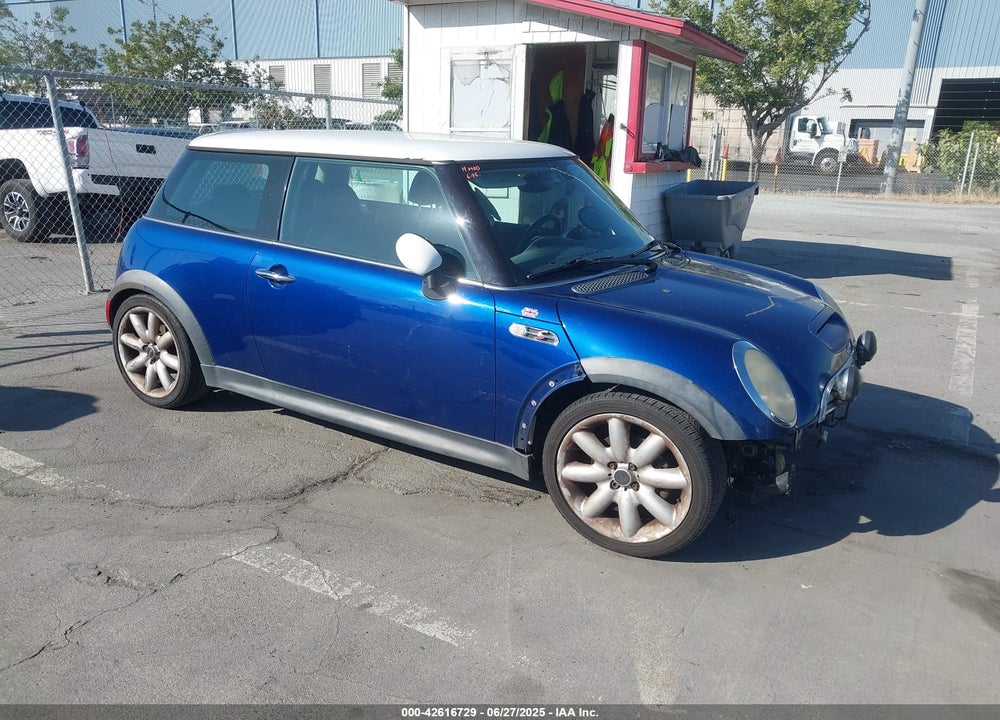 2003 MINI COOPER S VIN: WMWRE33423TD72967