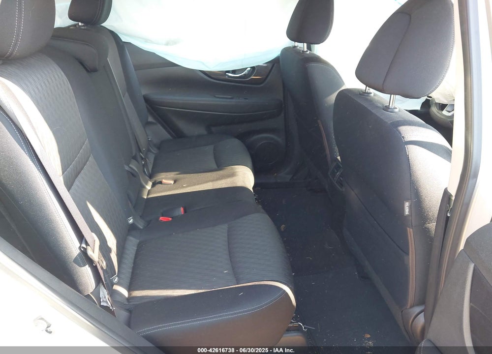 2017 NISSAN ROGUE VIN: JN8AT2MT3HW402426