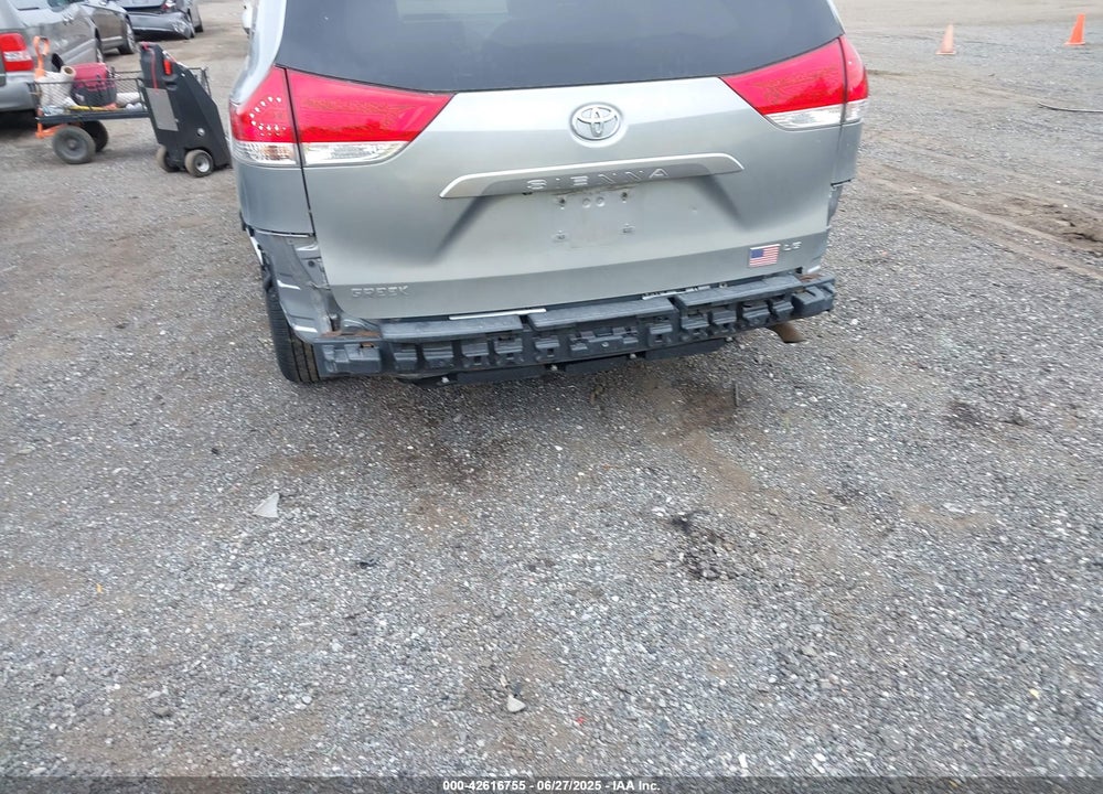 2011 TOYOTA SIENNA VIN: 5TDKK3DC6BS072605