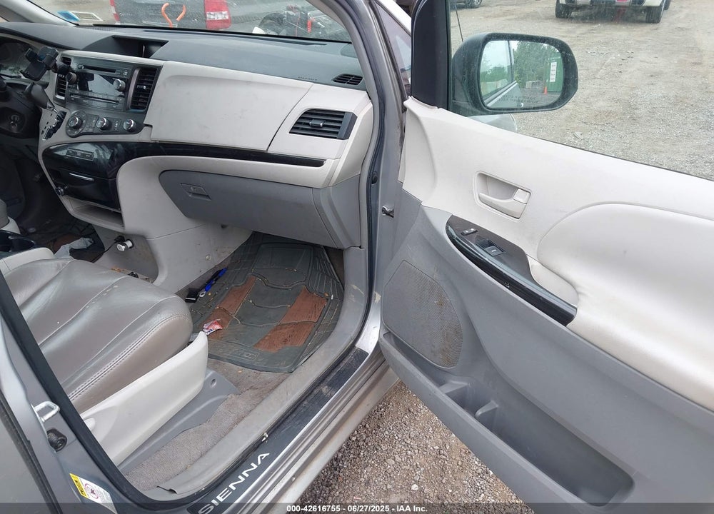 2011 TOYOTA SIENNA VIN: 5TDKK3DC6BS072605