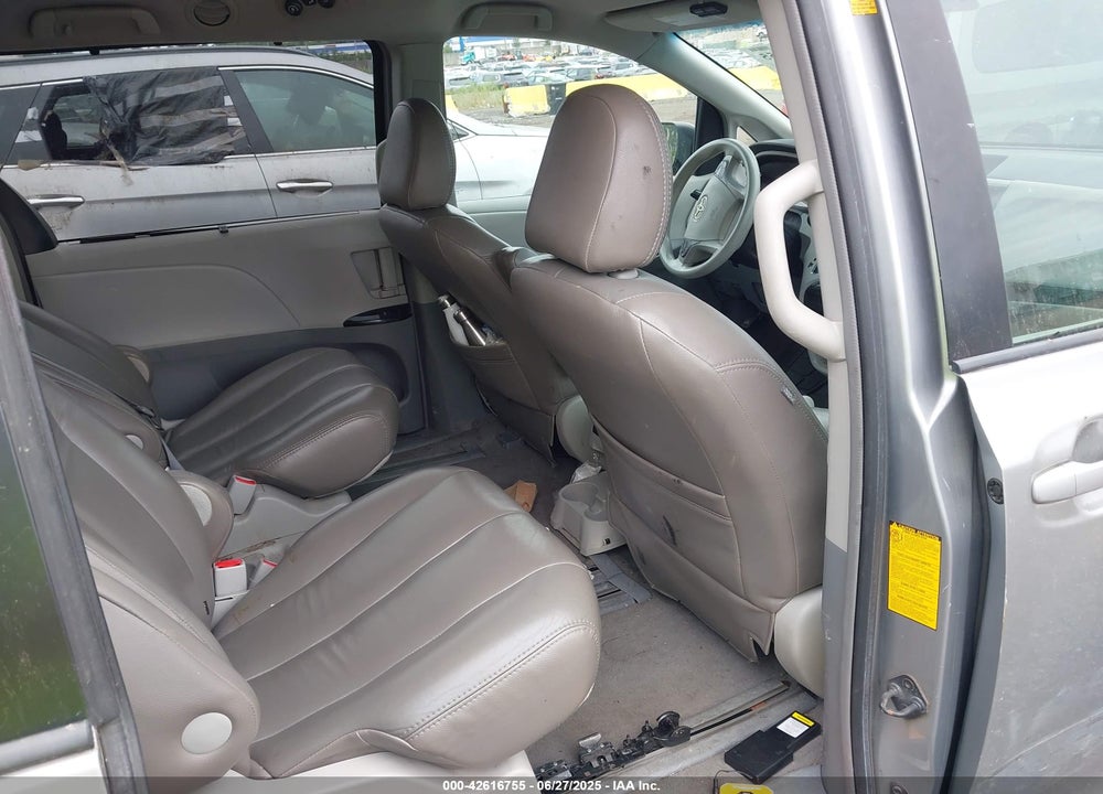 2011 TOYOTA SIENNA VIN: 5TDKK3DC6BS072605