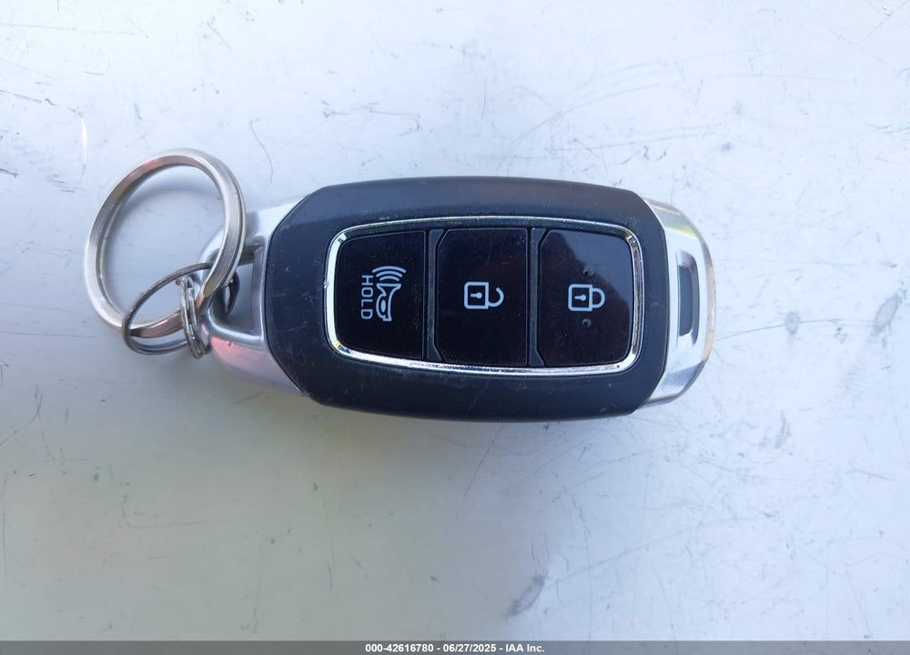 2020 HYUNDAI SANTA FE VIN: 5NMS33AD9LH138790