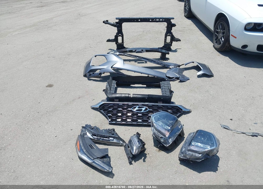 2020 HYUNDAI SANTA FE VIN: 5NMS33AD9LH138790