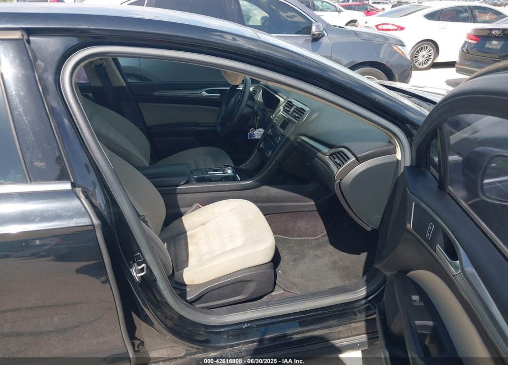 2017 FORD FUSION VIN: 3FA6P0G74HR200325