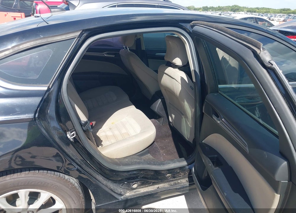 2017 FORD FUSION VIN: 3FA6P0G74HR200325