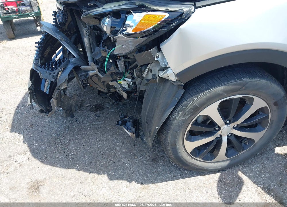 2016 KIA SORENTO VIN: 5XYPH4A52GG099627