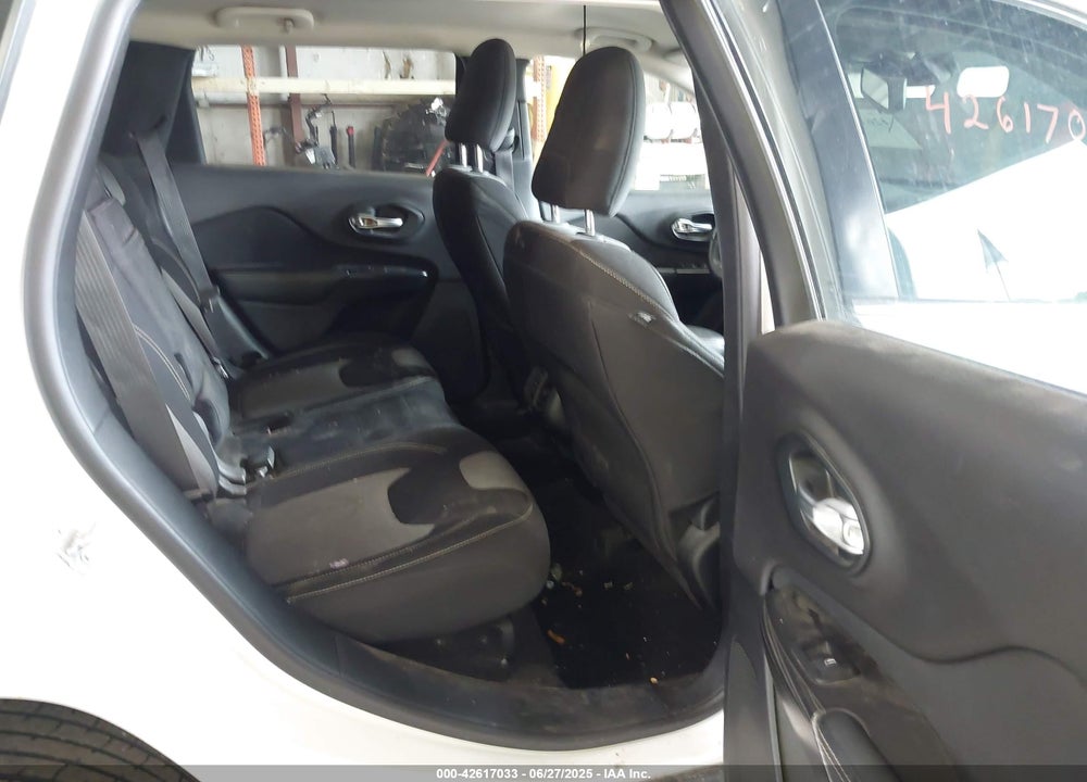 2014 JEEP CHEROKEE VIN: 1C4PJLCB5EW101744