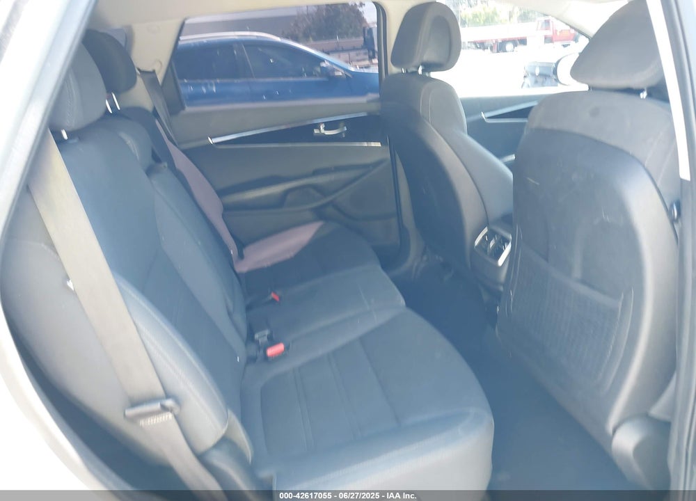 2016 KIA SORENTO 2.4L L VIN: 5XYPG4A33GG029619