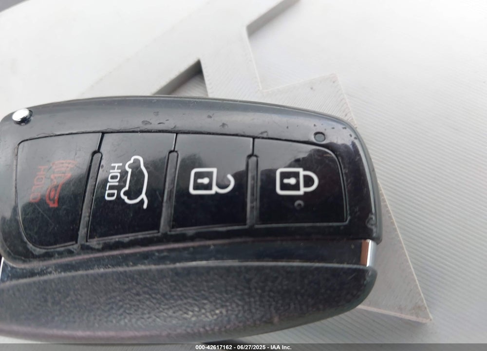 2013 HYUNDAI SANTA FE VIN: 5XYZU3LA5DG081613
