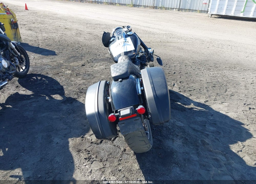 2018 HARLEY-DAVIDSON FLSB VIN: 1HD1YMJ69JC031110