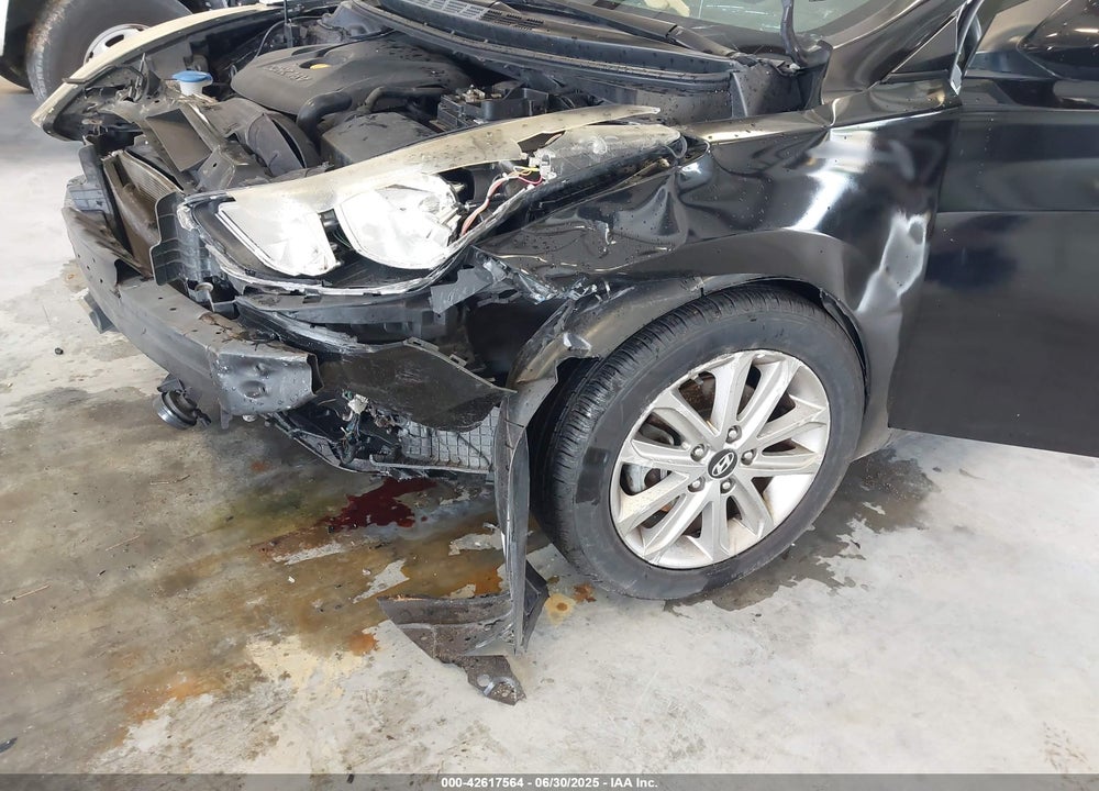 2014 HYUNDAI ELANTRA VIN: 5NPDH4AE2EH493475