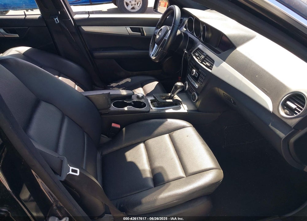 2013 MERCEDES-BENZ C CLASS VIN: WDDGF4HB2DR301435