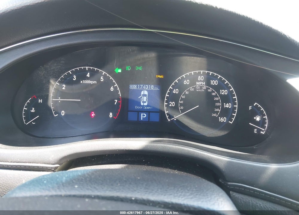 2011 HYUNDAI GENESIS VIN: KMHGC4DF1BU116665