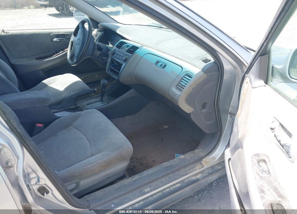 2002 HONDA ACCORD 2.3 SE VIN: JHMCG56742C018852