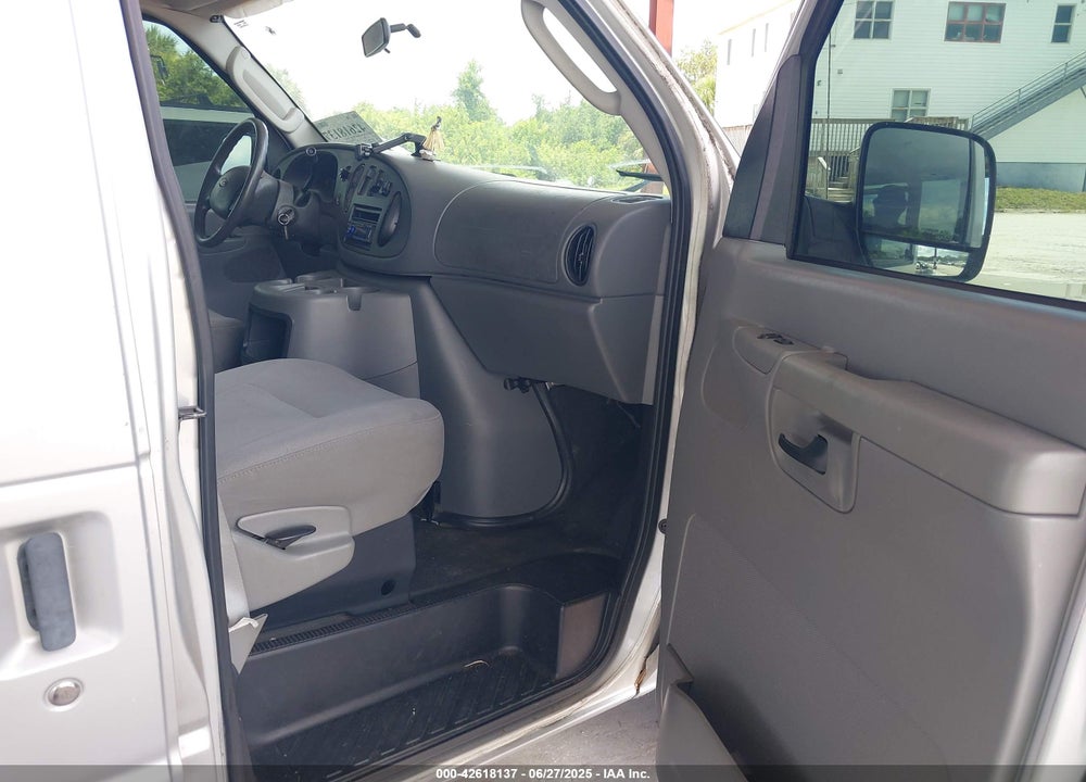 2005 FORD ECONOLINE E150 VAN VIN: 1FTRE14W85HB21137