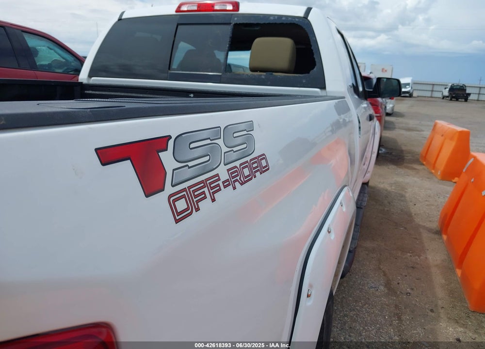 2016 TOYOTA TUNDRA SR5 5.7L V8 VIN: 5TFUW5F10GX507639