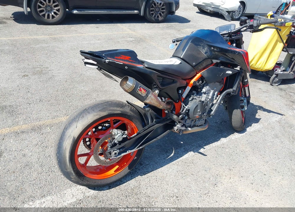 2023 KTM 890 DUKE R VIN: VBKTU9407PM848801