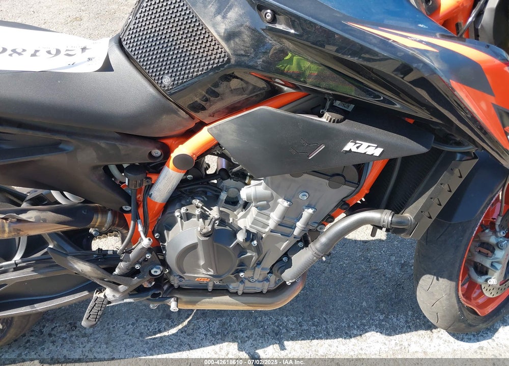2023 KTM 890 DUKE R VIN: VBKTU9407PM848801