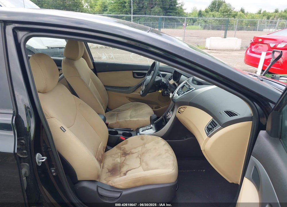 2011 HYUNDAI ELANTRA VIN: 5NPDH4AE3BH005582