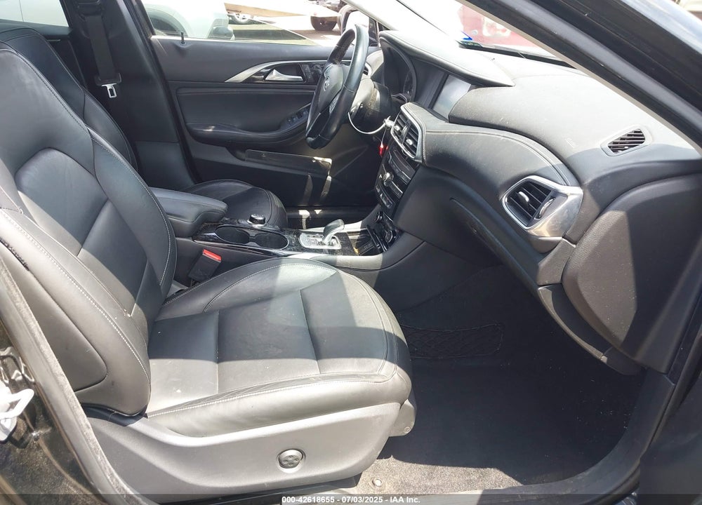 2017 INFINITI QX30 VIN: SJKCH5CRXHA026010