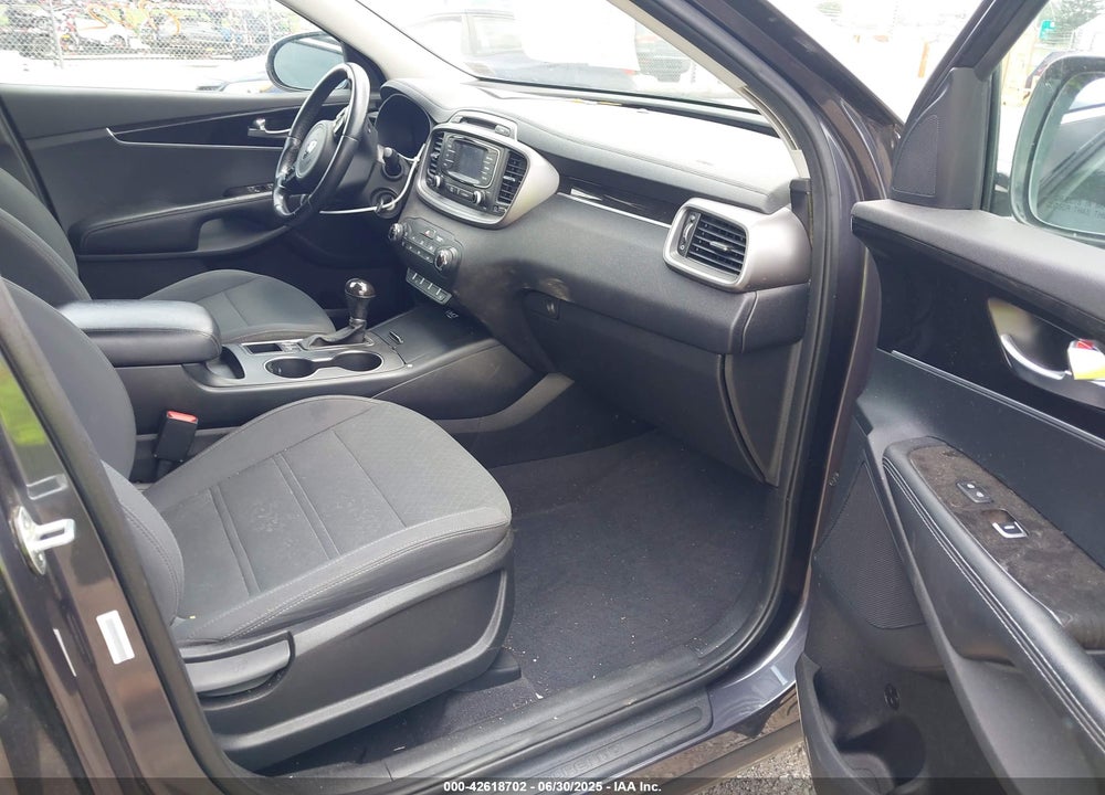 2016 KIA SORENTO VIN: 5XYPGDA32GG026503