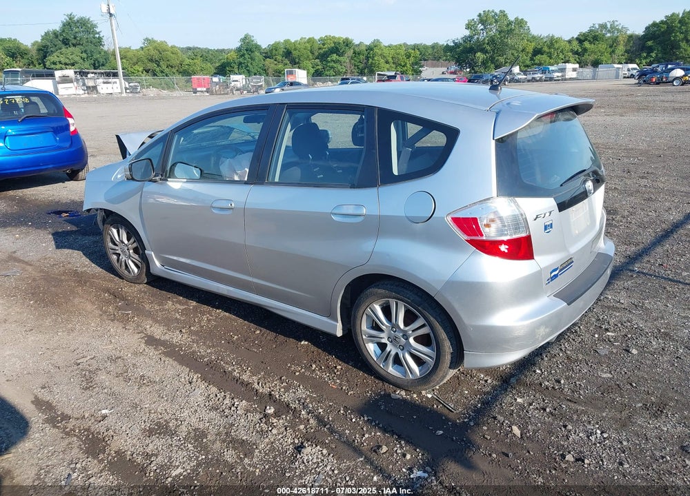 2011 HONDA FIT VIN: JHMGE8H56BC022664