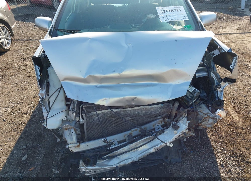 2011 HONDA FIT VIN: JHMGE8H56BC022664