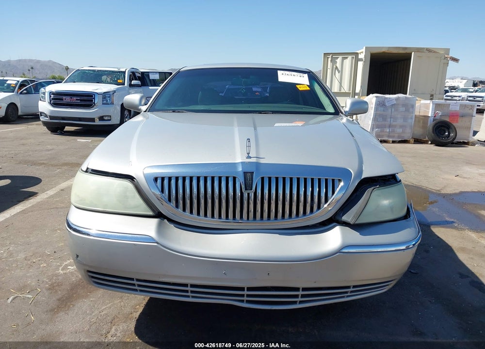 2007 LINCOLN TOWN CAR VIN: 1LNHM82W67Y624724