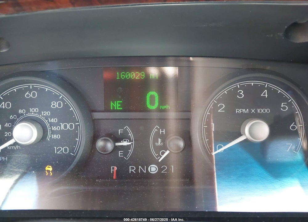 2007 LINCOLN TOWN CAR VIN: 1LNHM82W67Y624724