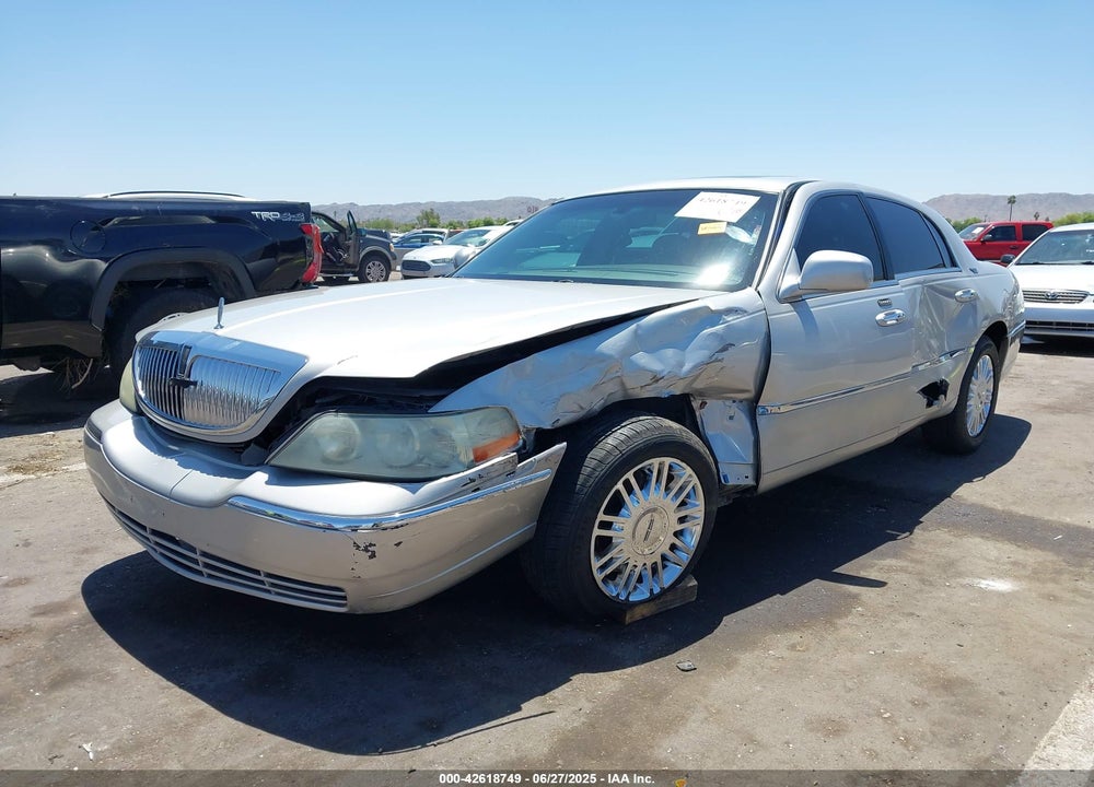 2007 LINCOLN TOWN CAR VIN: 1LNHM82W67Y624724