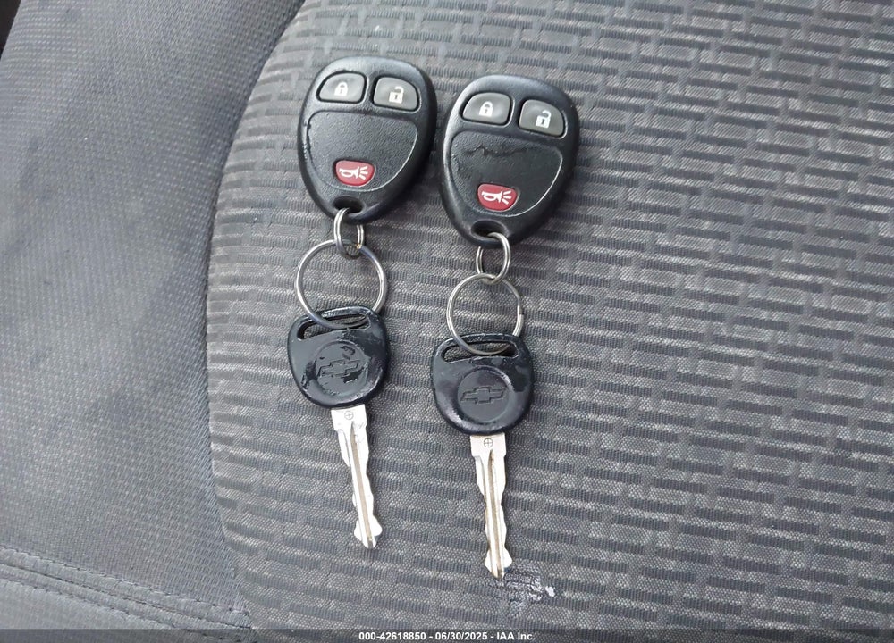 2009 CHEVROLET TRAVERSE LS VIN: 1GNER13D29S102232