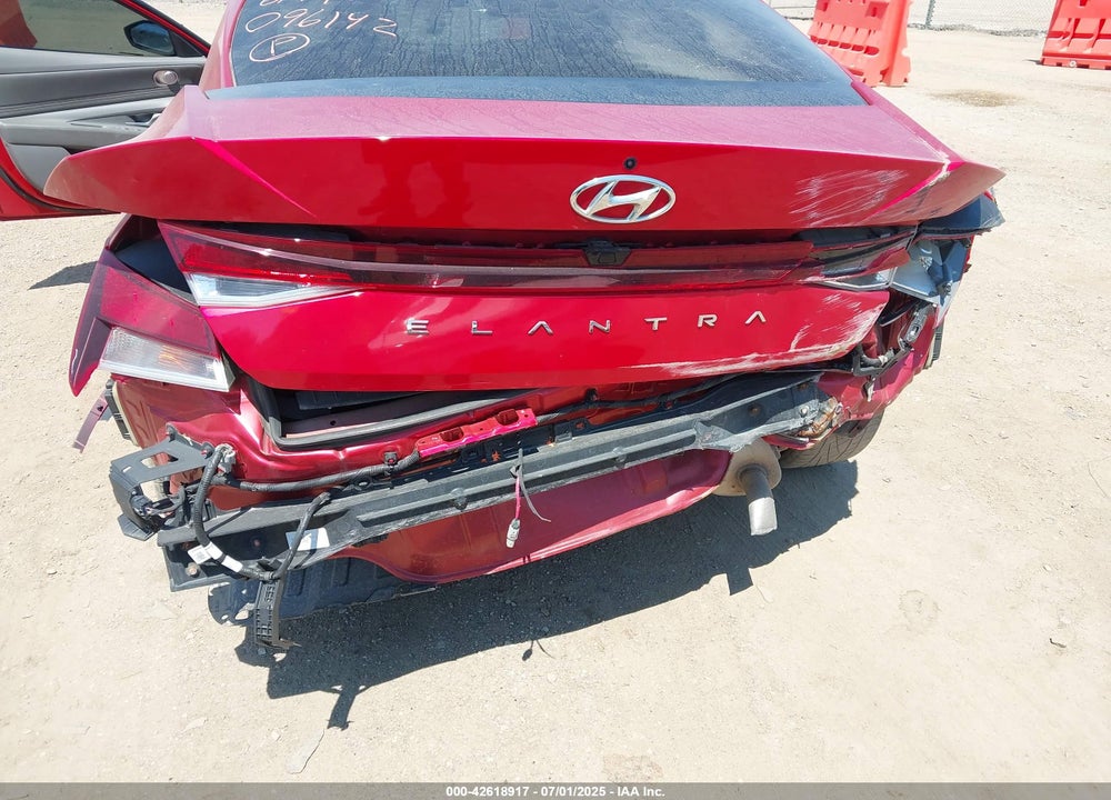 2023 HYUNDAI ELANTRA VIN: 5NPLS4AG4PH096142