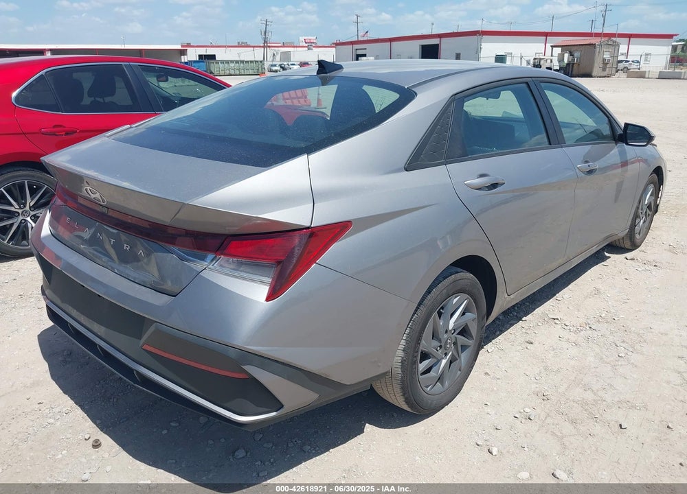 2024 HYUNDAI ELANTRA VIN: KMHLM4DG8RU786020