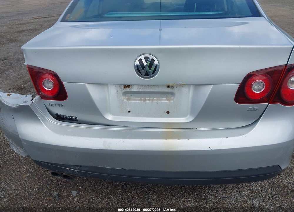 2010 VOLKSWAGEN JETTA VIN: 3VWJX7AJ2AM061393