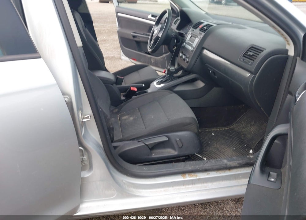 2010 VOLKSWAGEN JETTA VIN: 3VWJX7AJ2AM061393