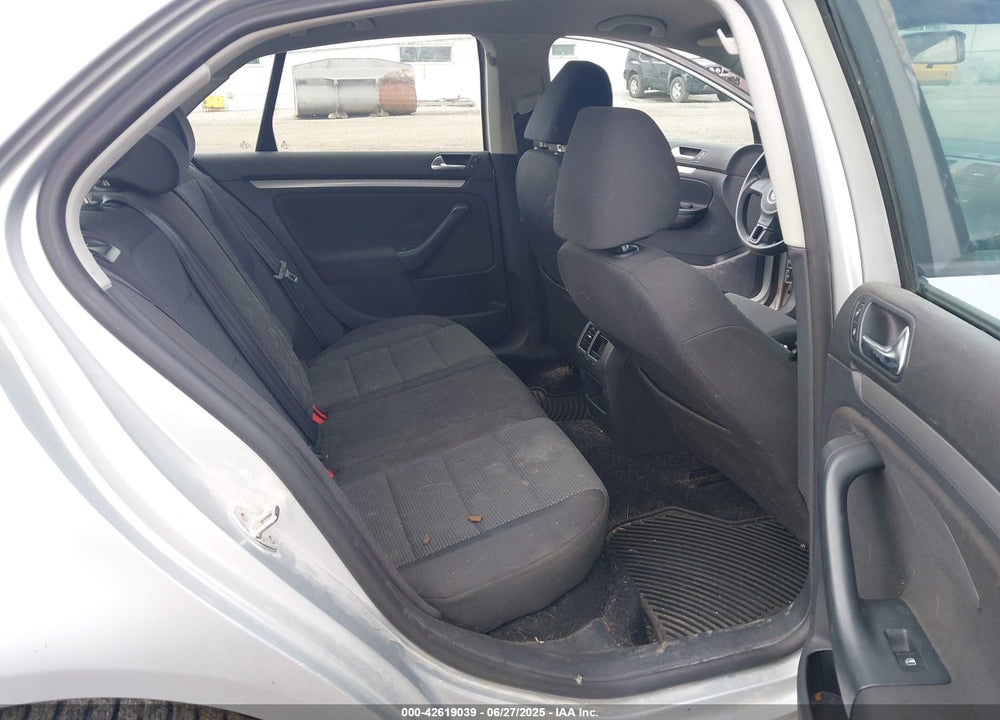 2010 VOLKSWAGEN JETTA VIN: 3VWJX7AJ2AM061393