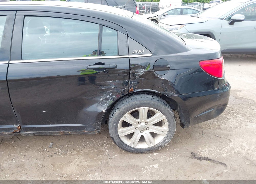 2011 CHRYSLER 200 VIN: 1C3BC1FB5BN607021