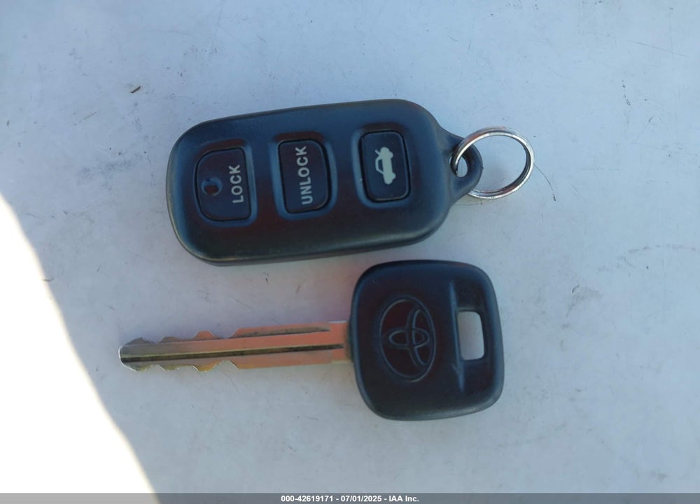 2002 TOYOTA CAMRY LE VIN: JTDBE32K020100306