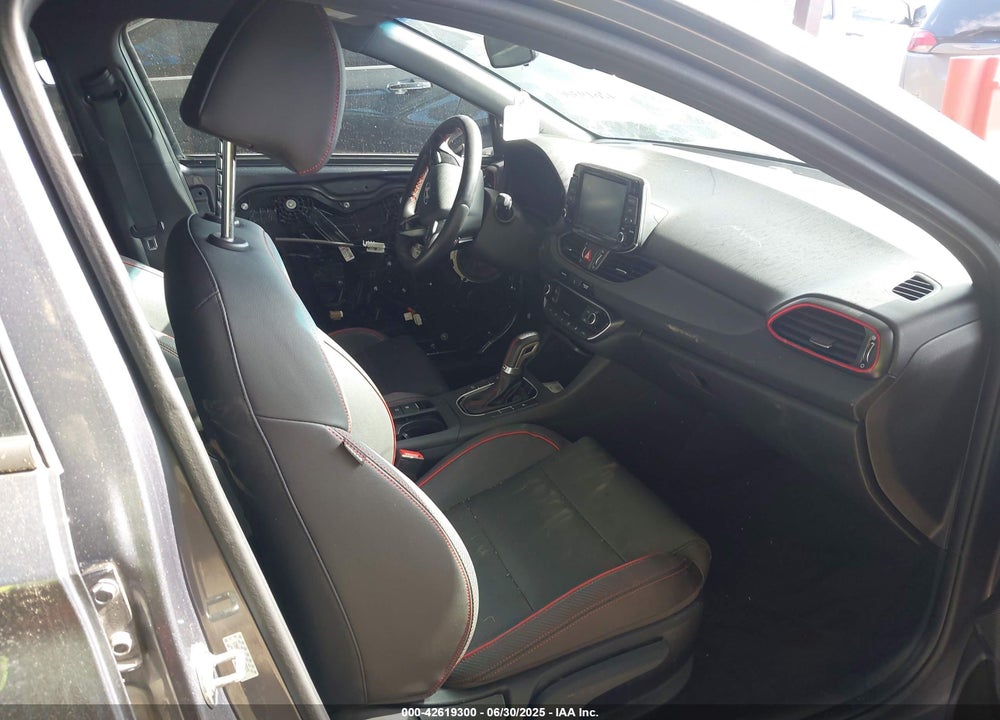 2019 HYUNDAI ELANTRA GT VIN: KMHH55LCXKU102565