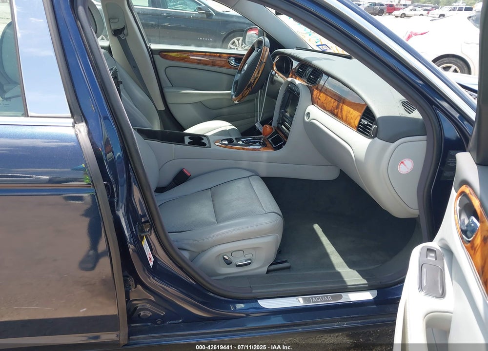 2009 JAGUAR XJ VIN: SAJWA71B49SH31116