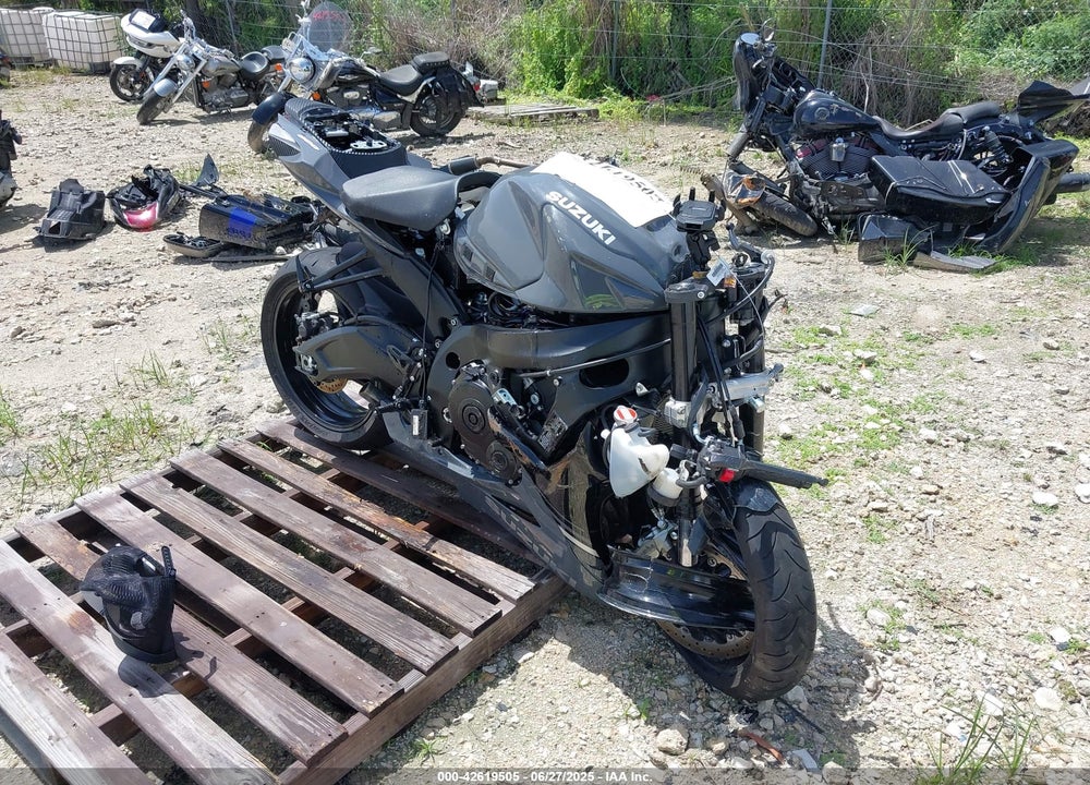2025 SUZUKI GSX-R600 VIN: JS1GN7FAXS7101558