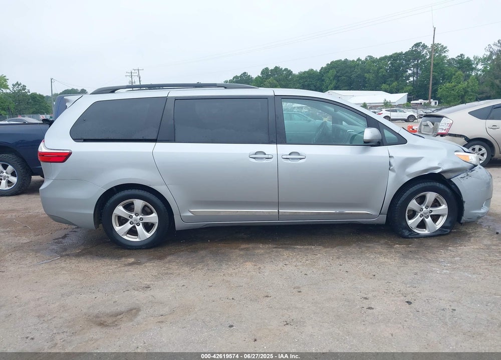 2017 TOYOTA SIENNA LE 8 PASSENGER VIN: 5TDKZ3DC4HS802872